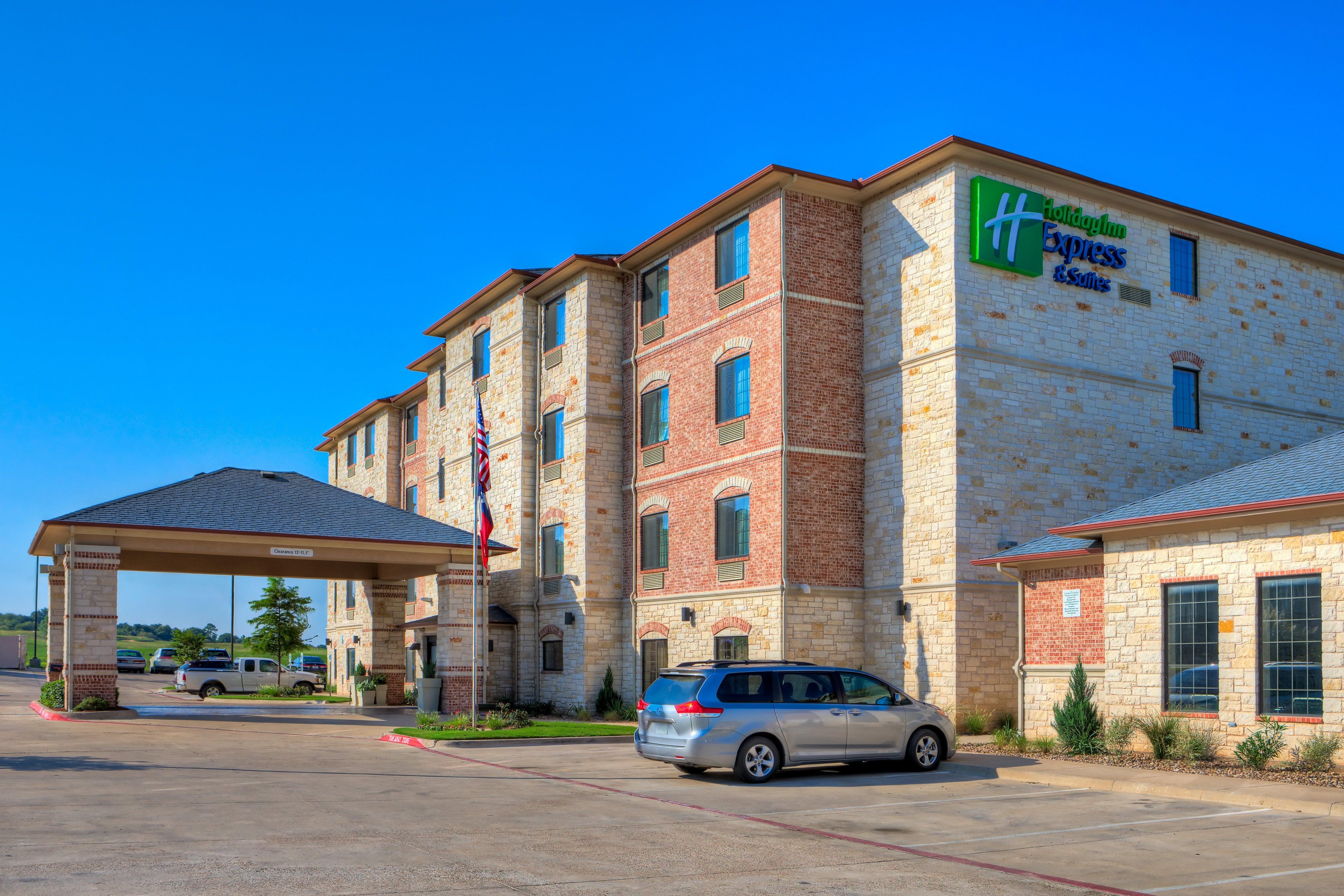 Holiday Inn Express And Suites Granbury By Ihg Exterior foto